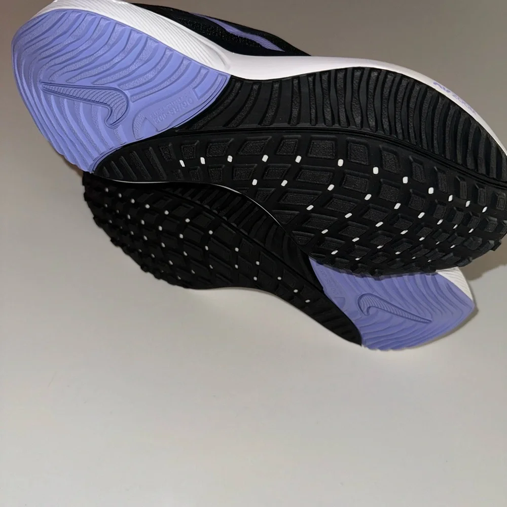 NIKE women’s Air Zoom Vomero 16 black white purple running walking sneakers 6.5